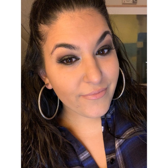 Hi. My name is Nicole. - Picture 1 of 3